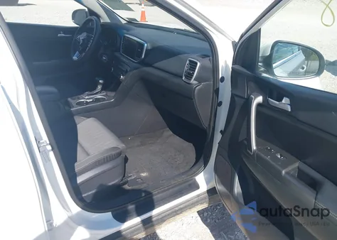 2020 Kia Sportage Lx z USA, uszkodzony, nr VIN KNDPMCAC8L7777695